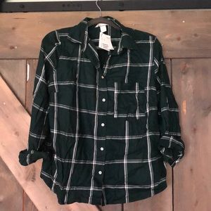 H&M hunter green & white collared button up
